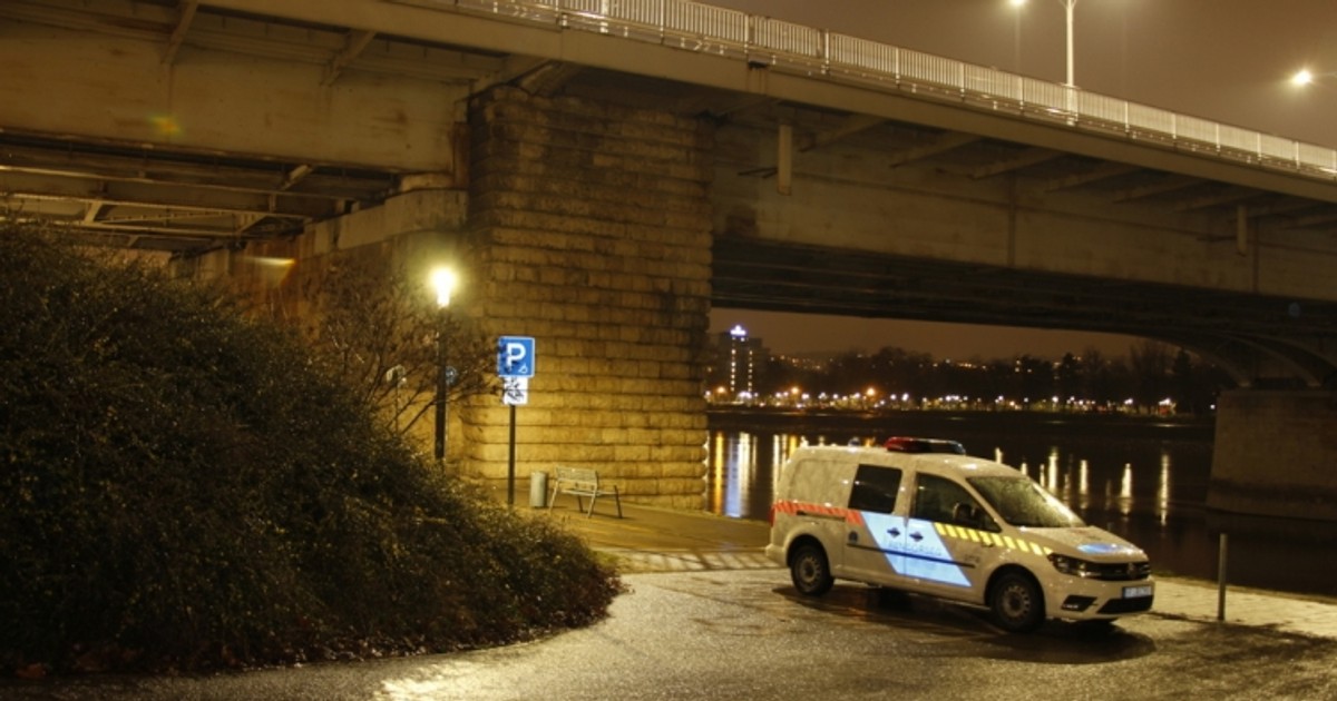 Fiatalok estek egymásnak az Árpád hídnál: két embert is megkéselt egy 16 éves fiú, itt vannak a részletek