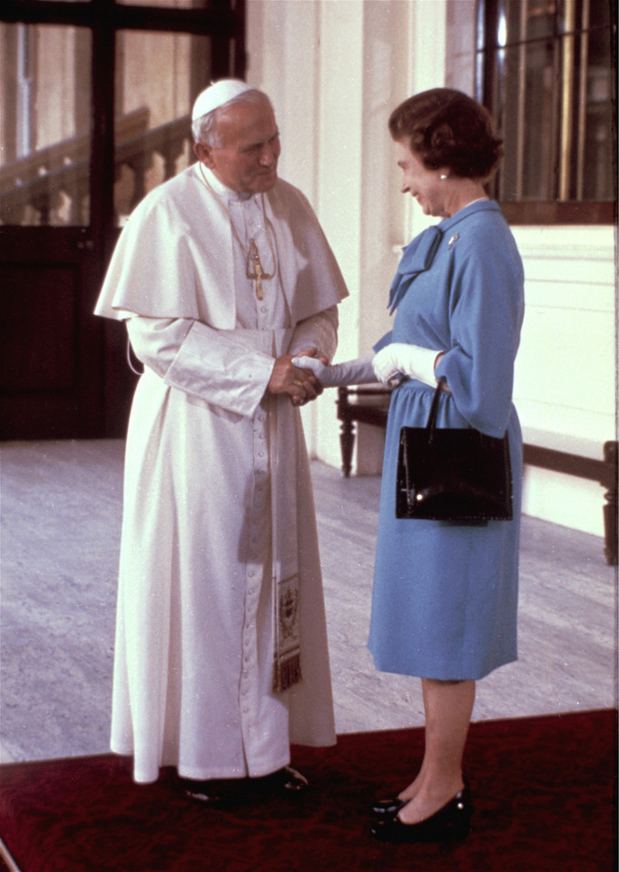 Jan Paweł II gościem Elżbiety II w Pałacu Buckingham, rok 1982