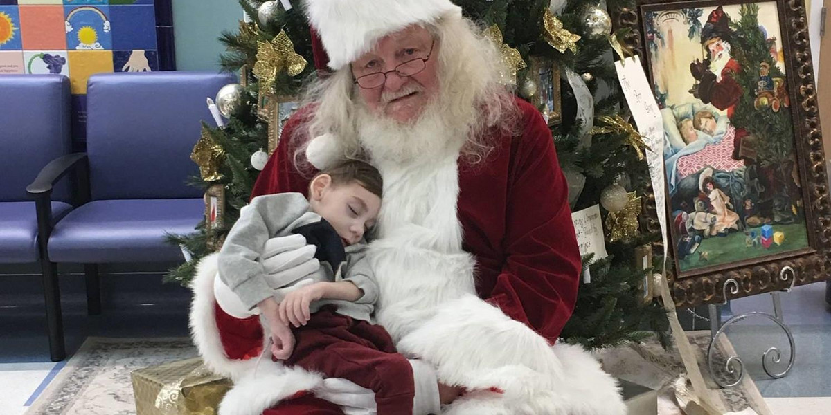 2-letni Miles Agnew spotkał się ze Świętym Mikołajem przed śmiercią