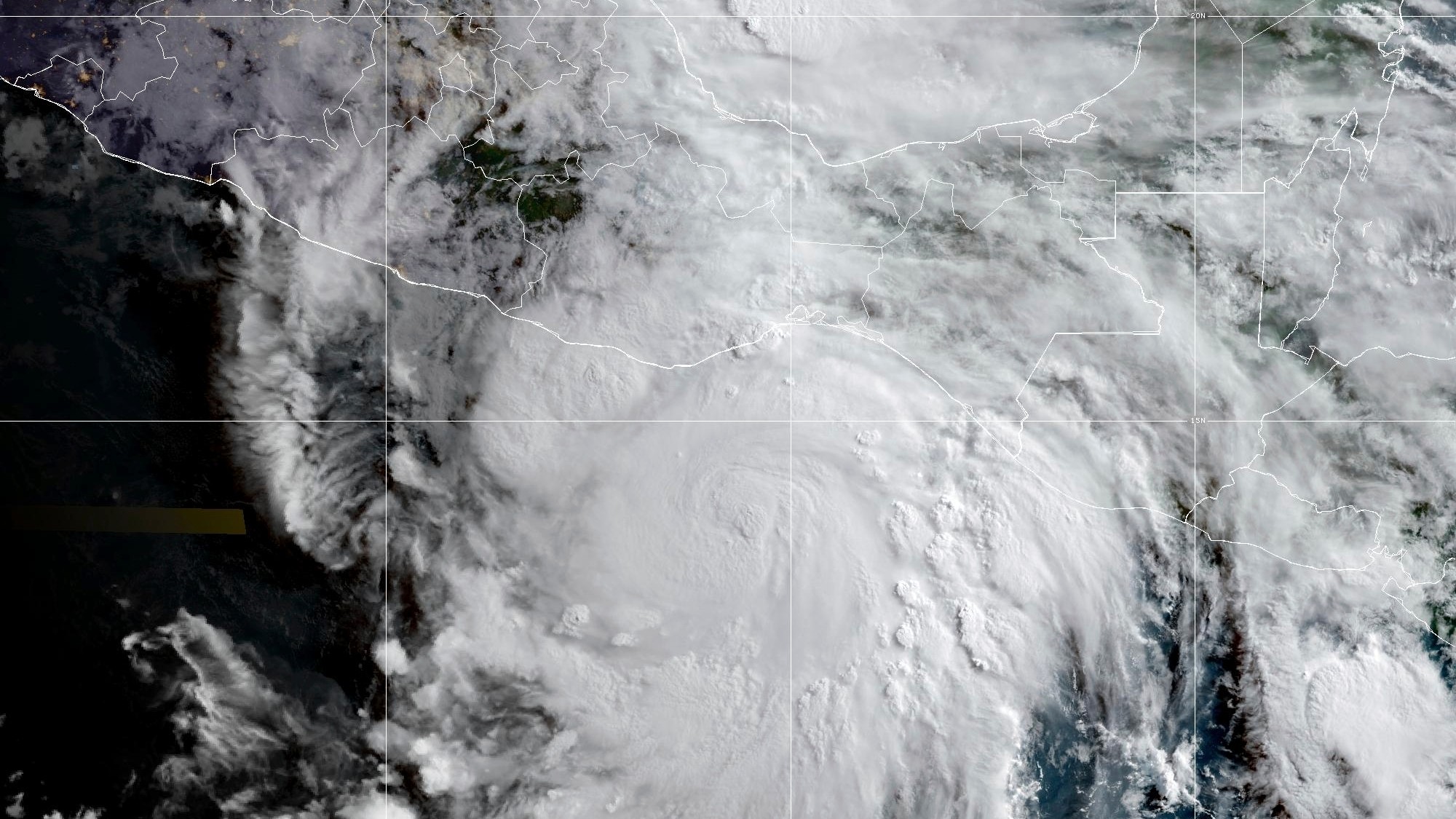 Na satelitnej snímke z NOAA hurikán Erick sa blíži k mexickému pobrežiu Tichého oceána 18. júna 2025.