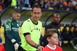 To on będzie sędzią meczu z Holandią. Nie mamy z nim dobrych wspomnień