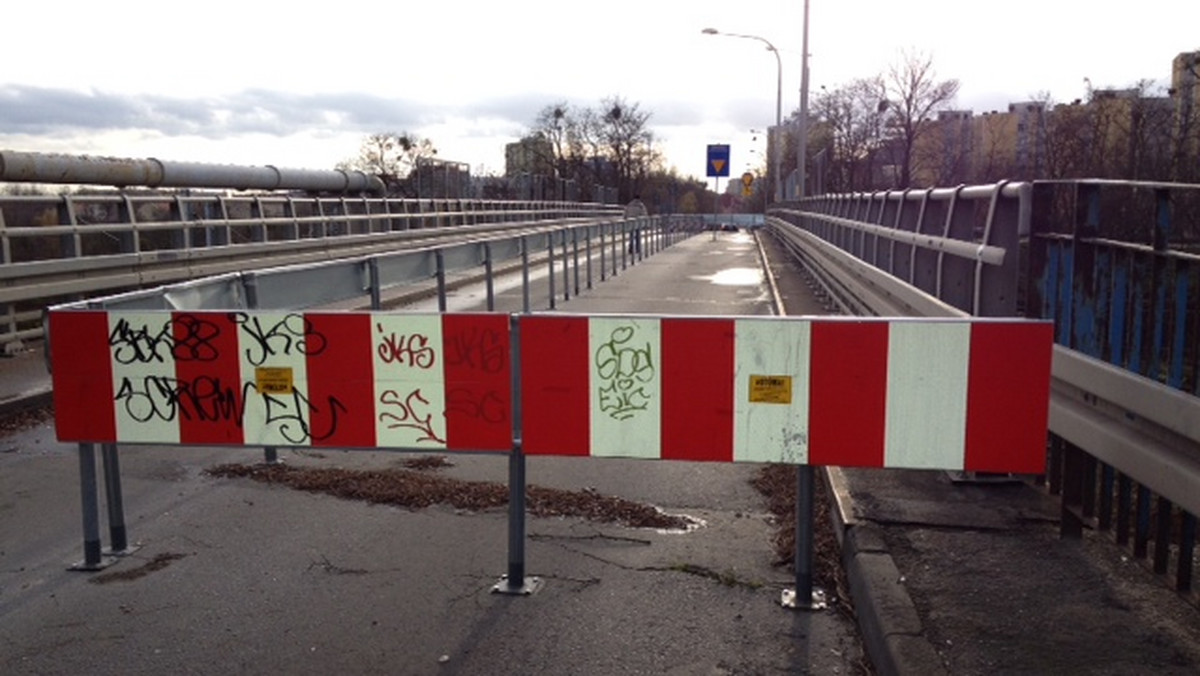 Najwcześniej za rok rozpocznie się remont zamkniętego dziś wiaduktu nad torami kolejowymi przy ul. Chociebuskiej we Wrocławiu. Na razie spółka Wrocławskie Inwestycje ogłosiła przetarg na opracowanie projektu przebudowy wiaduktu. Oferty można składać do 3 kwietnia.