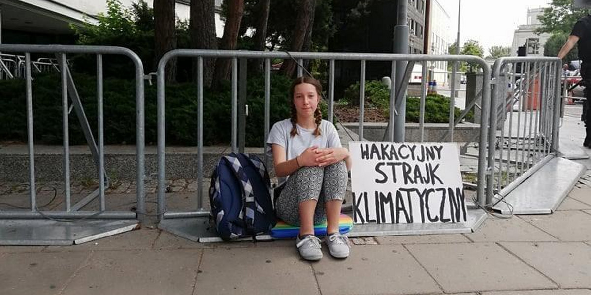 13-latka strajkuje przed Sejmem