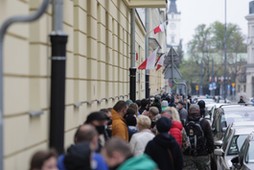 Kolejka do szczepienia w Warszawie