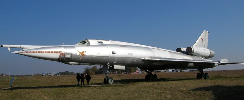 Tu-22