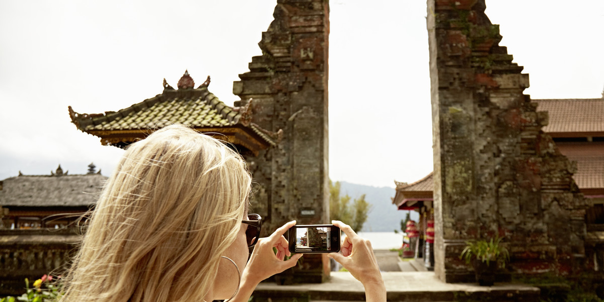 Bali jest niemal całkowicie uzależnione od turystyki, gdyż branża ta stanowi około 80 proc. tutejszej gospodarki.