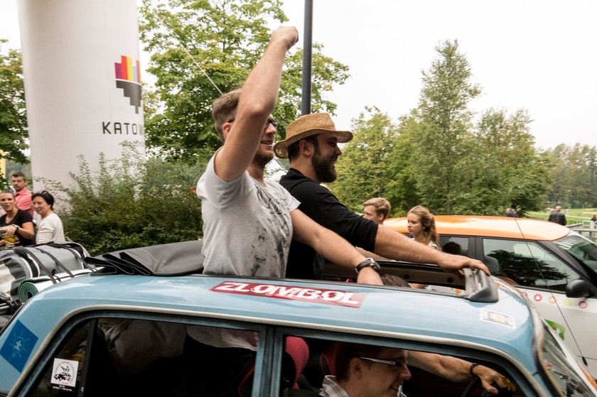 Katowice. Start ósmej eydcji rajdu Złombol 