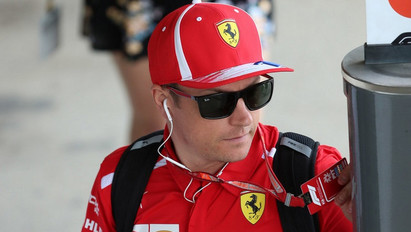 Csatak részegen próbálta ki a síugrást a szobájában Kimi Räikkönen