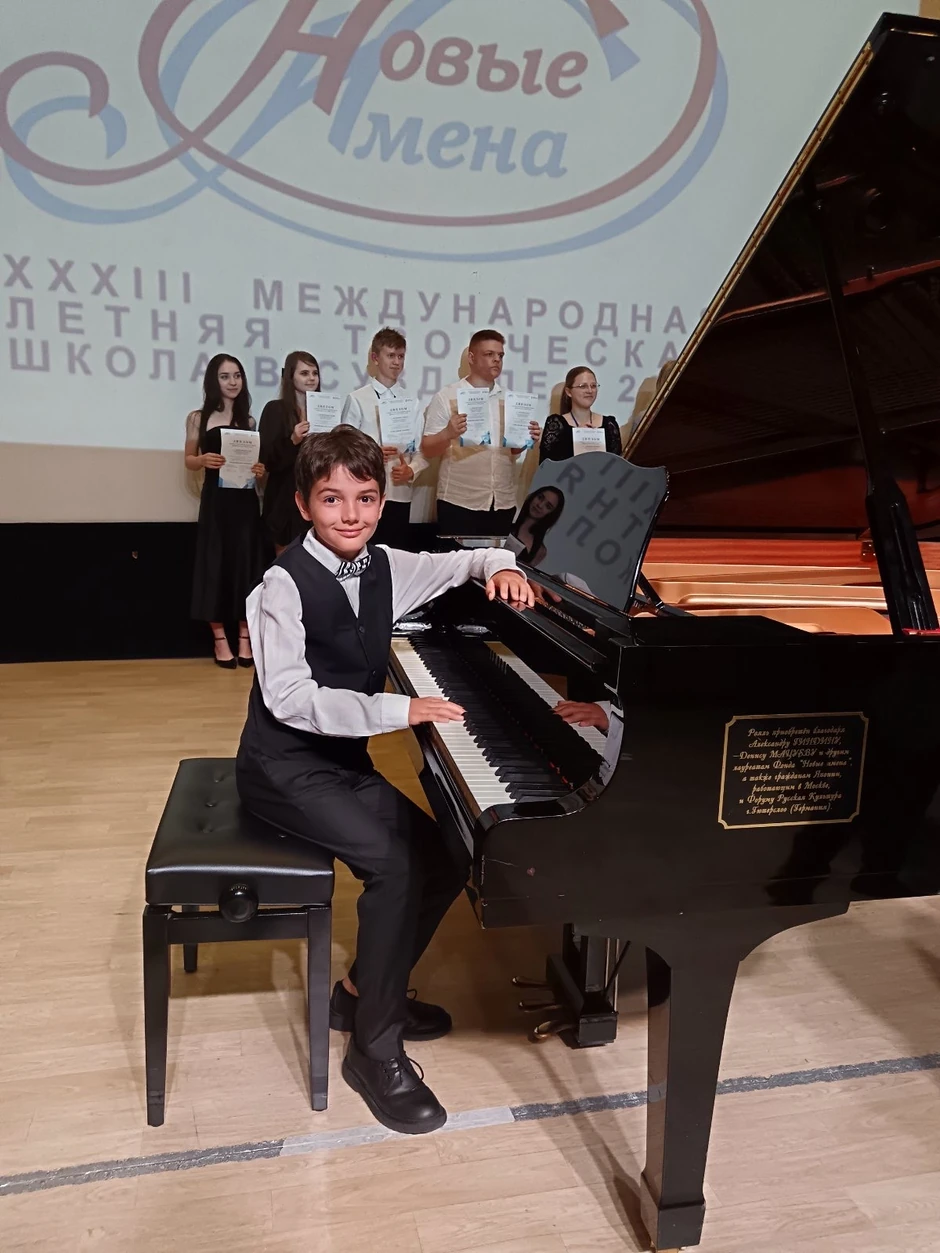 Teodor se najbolje oseća kad svira klavir