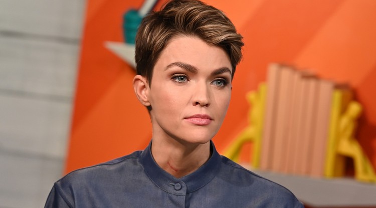 Ruby Rose még 2019-ben, a Batwoman szereplőjeként jelent meg a Buzzfeed talkshowjában