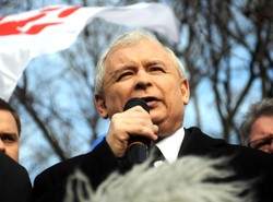 Jarosław Kaczyński składa życzenia. "Stanie tam krzyż"