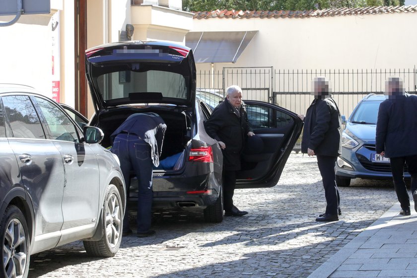 Jarosław Kaczyński w kościele