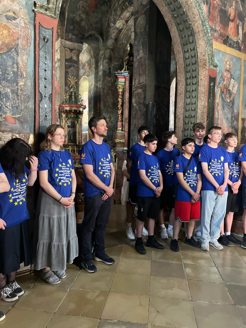 Đaci iz Nemačke prisustvuju pravoslavnom krštenju