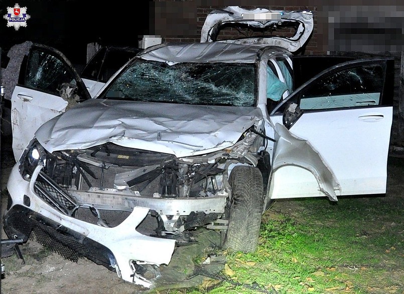 Tyle zostało z Mercedesa, który trafił na pranie tapicerki