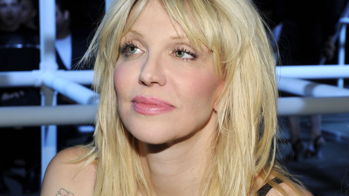 Courtney Love twierdzi, że młodzi aktorzy chcą załatwić sobie rolę w biograficznym filmie o jej zmarłym mężu przez łóżko. Piosenkarka nie podaje jednak żadnych nazwisk.