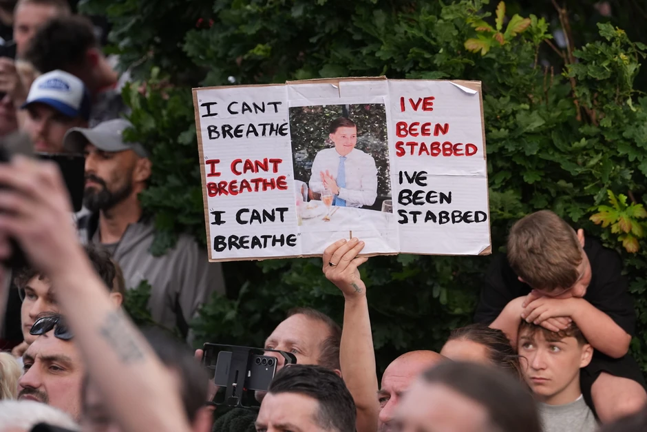Protest u Sautemptonu 2. juna nakon ubistva 18-godišnjeg Henrija Novaka