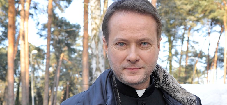 Żmijewski zarobi fortunę dzięki serialowi "Ojciec Mateusz"