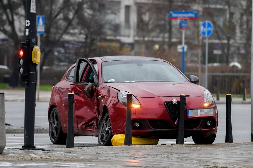 Znana aktorka rozbiła auto w Warszawie