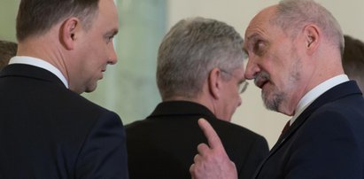 Macierewicz uderza „teczkami” w ludzi prezydenta?