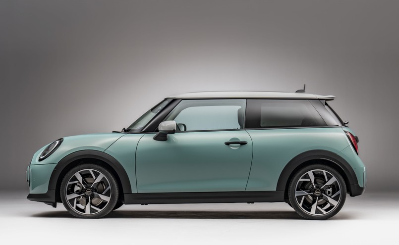 Oto nowe MINI Cooper S i Cooper C: silniki spalinowe uratowane