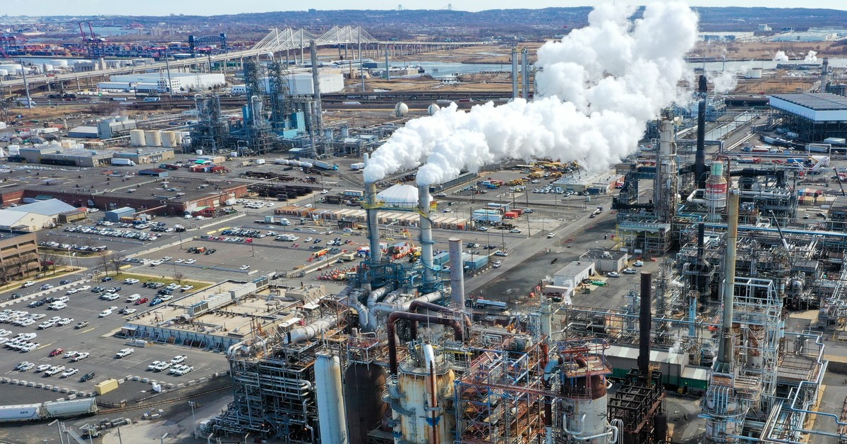 Germany seizes control of 3 oil refineries owned by Russian giant ...