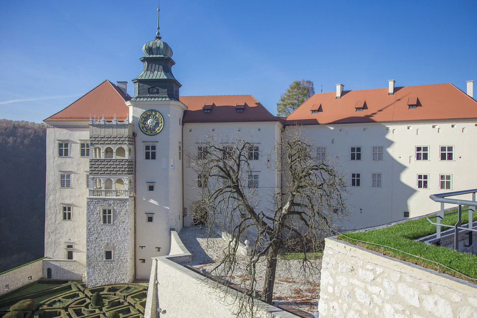 Zamek Pieskowa Skała po 3 latach prac konserwatorskich odzyskał dawny blask