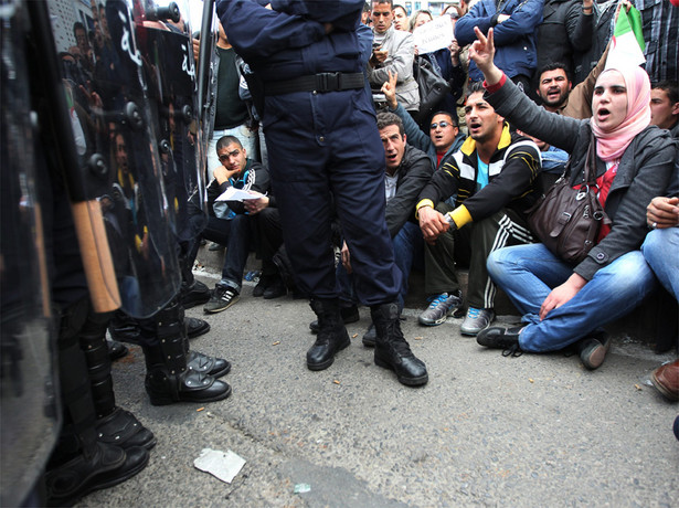 W Algierii chcą protestować. Policja odpowiada siłą