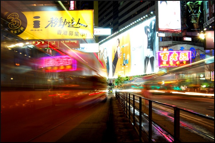 1. Causeway Bay w Hong Kongu