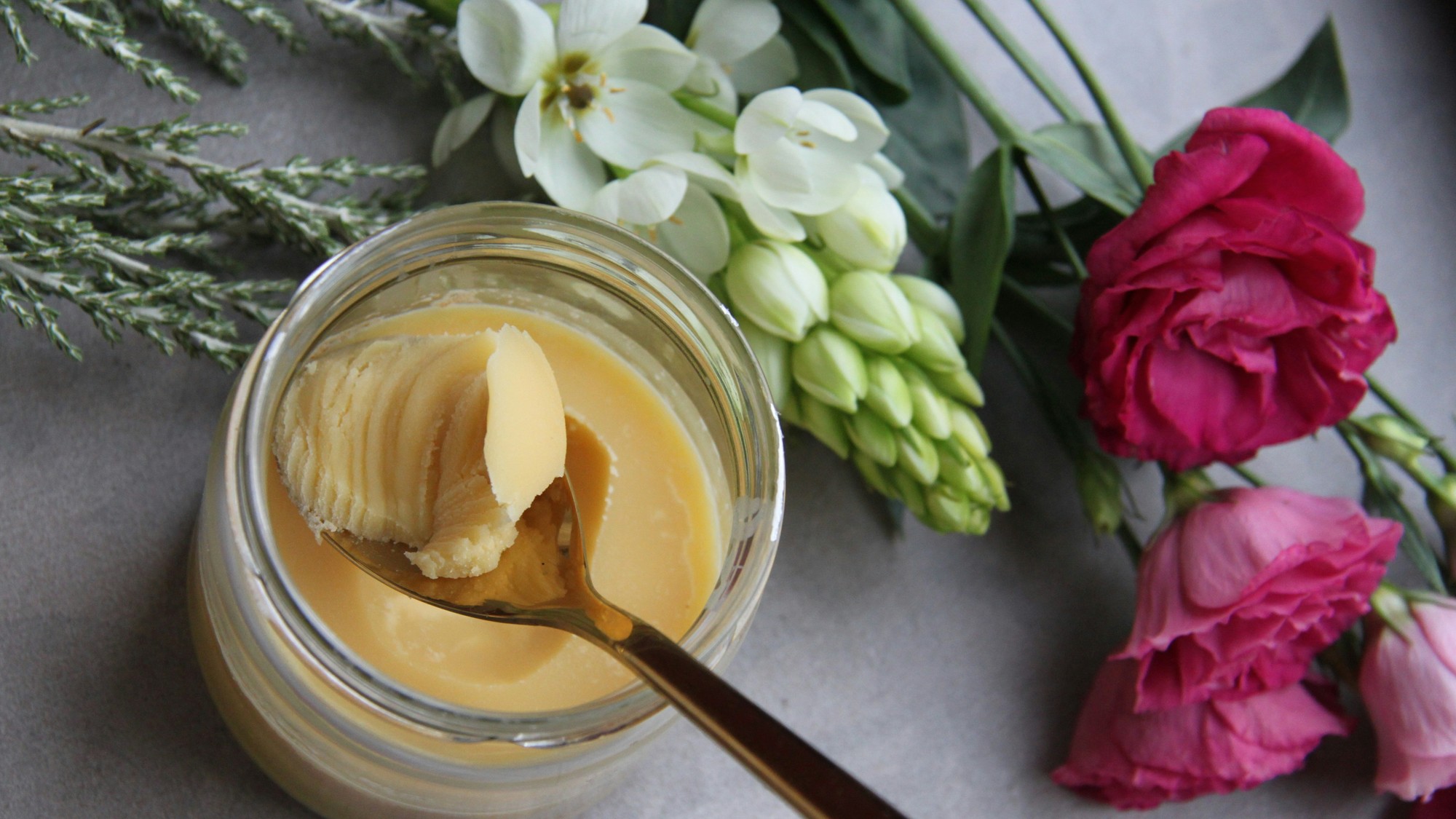 Ghee je vynikajúce na vyprážanie, pečenie a dusenie.