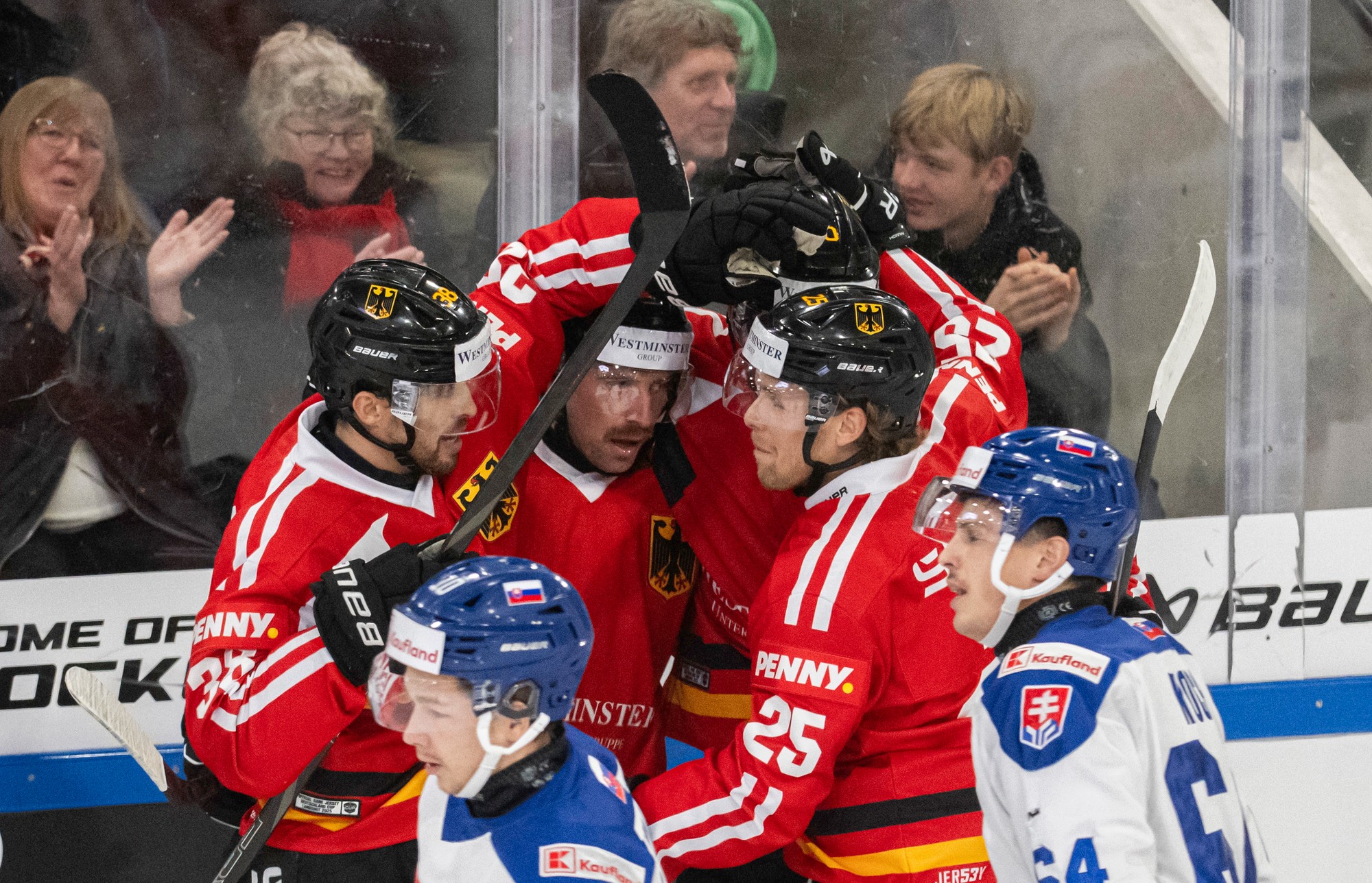 Gólová radosť nemeckých hokejistov. 