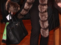 Za torebkę Kwaśniewskiej kupisz samochód