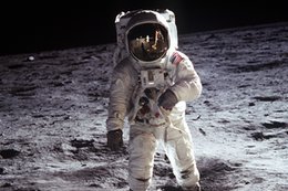 Czasem warto spojrzeć na naszą egzystencję z perspektywy Wszechświata - rozmowa z astronautą Apollo 13