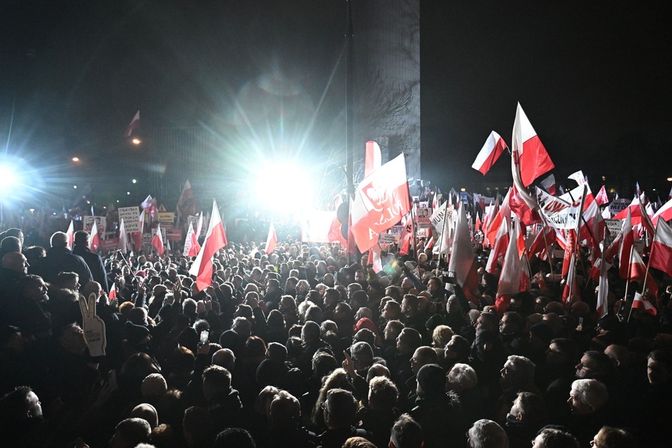 Organizowana przez Prawo i Sprawiedliwość manifestacja "Protest Wolnych Polaków" w Warszawie