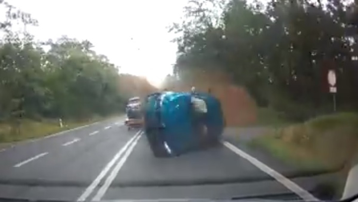 Do niebezpiecznego wypadku doszło w czwartek na odcinku drogi krajowej nr 46 w okolicach miejscowości Dąbrowa nieopodal Opola. W internecie pojawiło się nagranie z wypadku, w którym udział wzięło łącznie sześć samochodów.