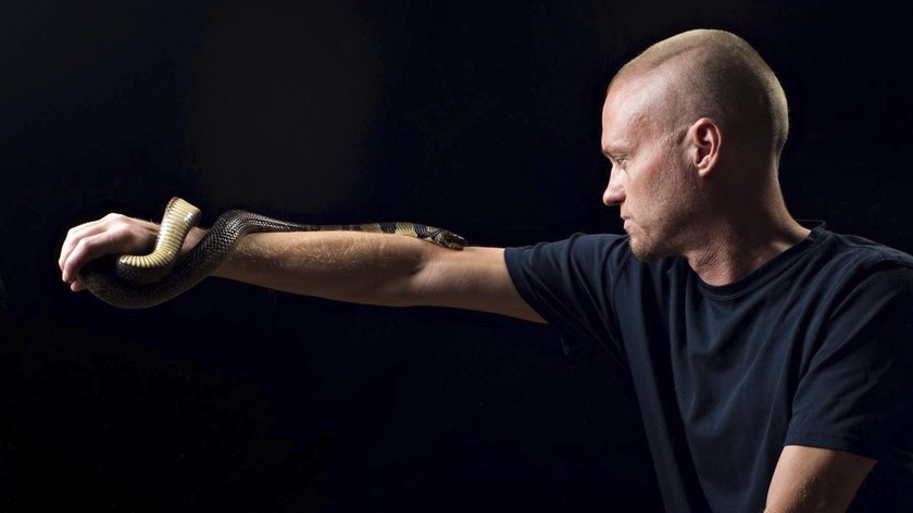 For 18 years he allowed the venomous snakes to bite. Scientists examined his blood