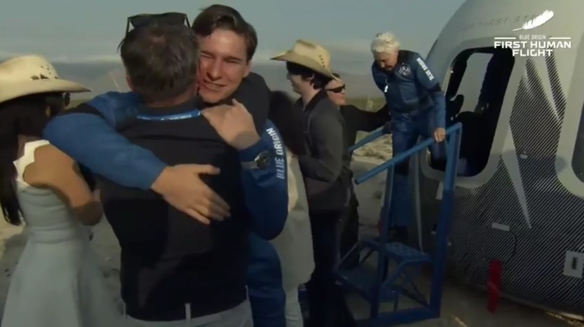 Najmlađi putnik Oliver Dimen nakon sletanja