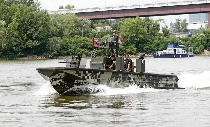 Pokreću ga dva motora od po 480 konja