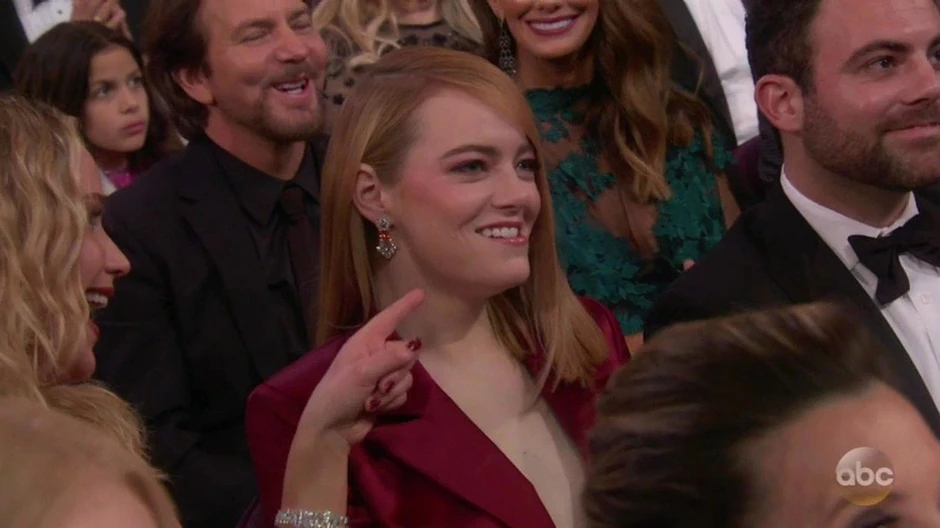 Dženifer Lorens zadirkuje koleginicu