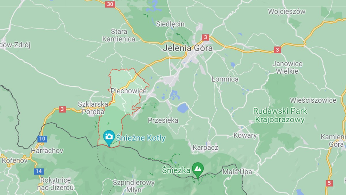 Dolnośląskie. Zderzyły się trzy samochody, są ranni