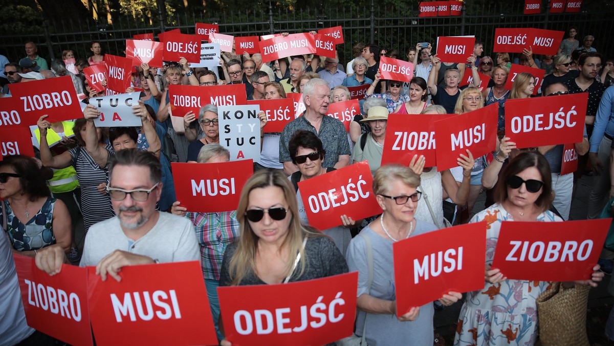 Protestujący domagają się dymisji Zbigniewa Ziobry