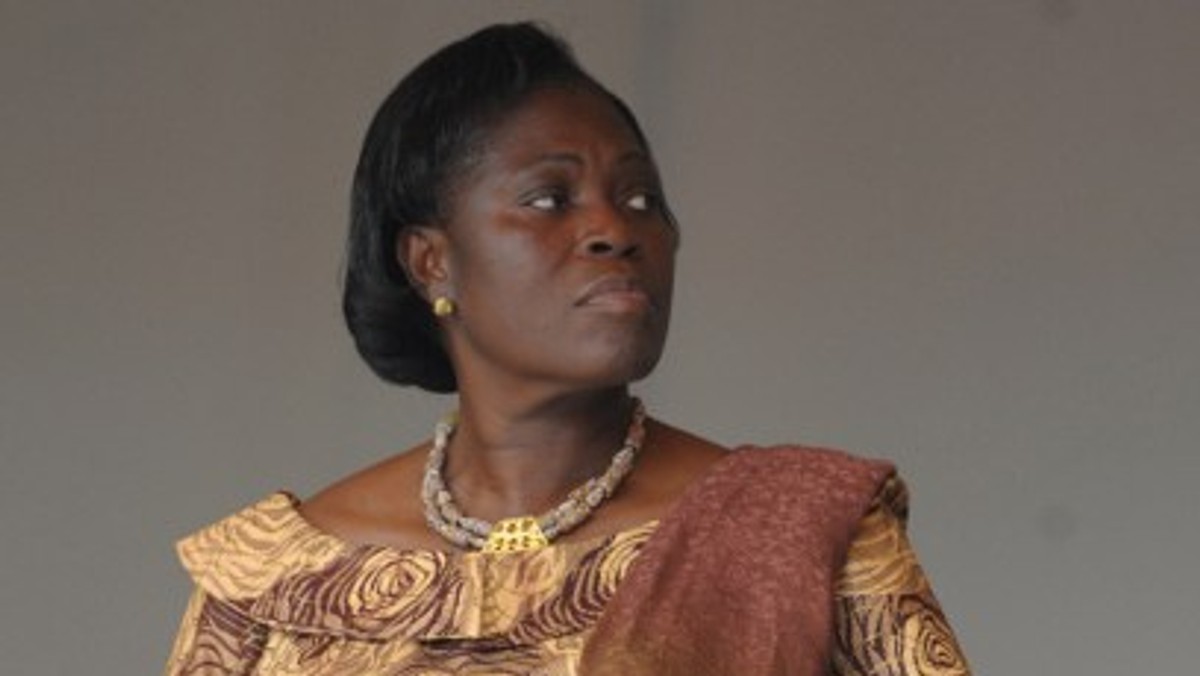 Simone Gbagbo, żona byłego prezydenta Wybrzeża Kości Słoniowej, stała się pierwszą kobietą ściganą listami gończymi za wojenne zbrodnie przez Międzynarodowy Trybunał Karny w Hadze. W Afryce żony i kochanki prezydentów często okazywały się ich złymi duchami.