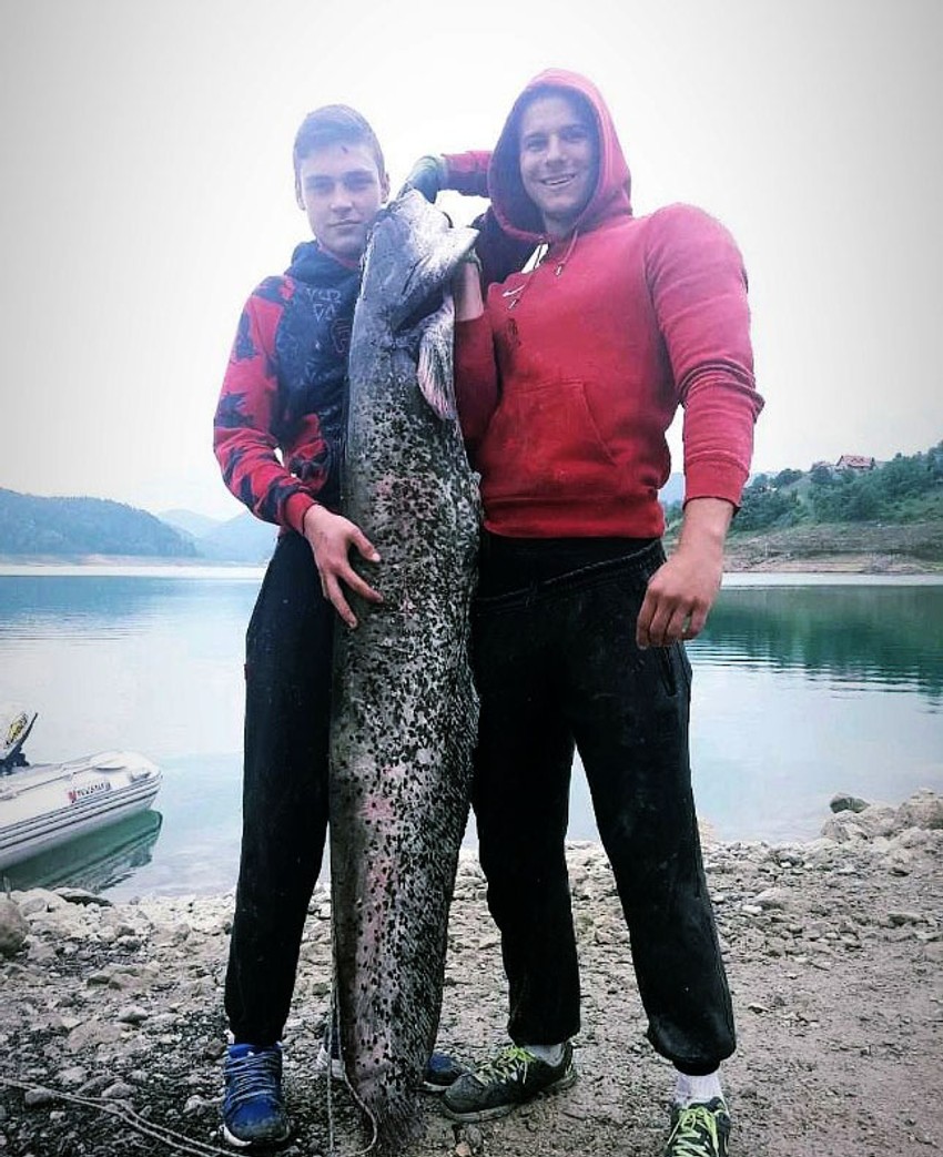 Nikola i Lazar vadili su ribu svog života 20 minuta