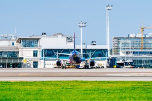 Centralny Port Komunikacyjny (CPK) a lotniska regionalne. Lotniska w Polsce zamienią się w place budowy