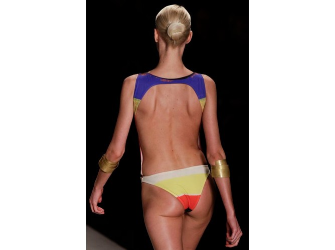 Seksowne i fantazyjne stroje kąpielowe sezon 2011-2012