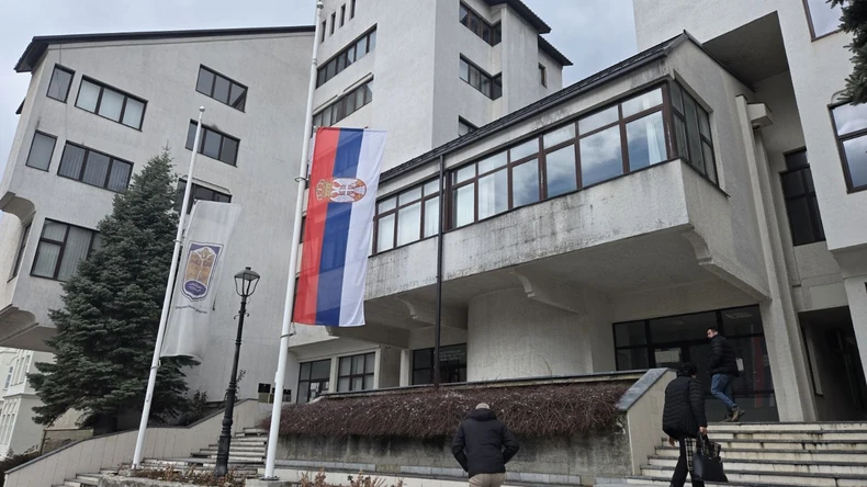 Zastave spuštene na pola koplja