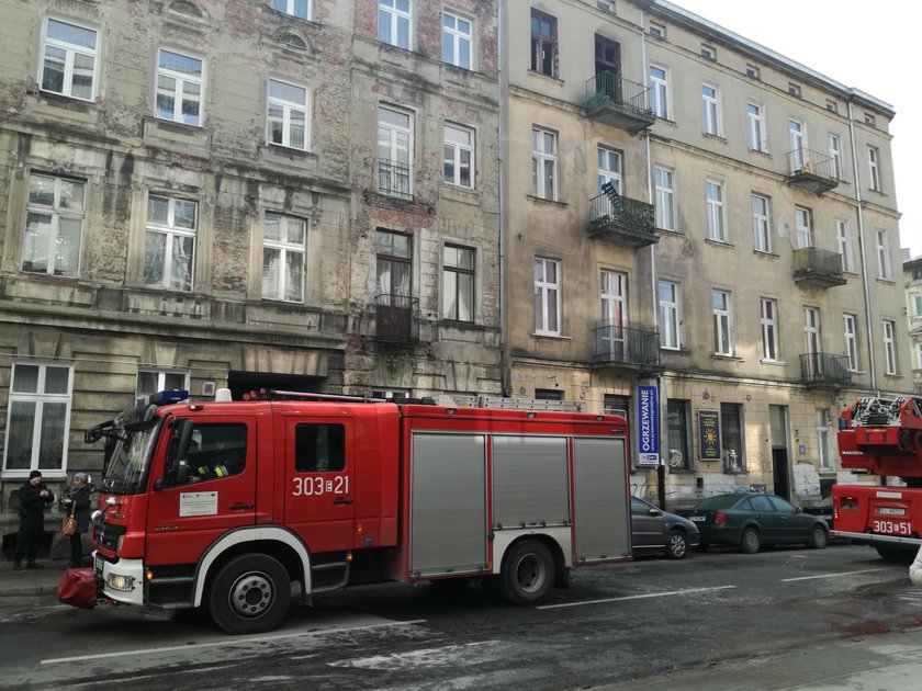 Pożar przy Struga. Dwie osoby wyszły z poparzeniami, nie udało się uratować papugi