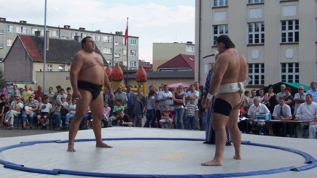 Robert Paczków - dwukrotny Mistrz Świata w Sumo. Robert jest twórcą „Robert Paczków Team”. To grupa mająca na celu promocję oraz szkolenie i doskonalenie umiejętności z różnych dziedzin sztuk walki – boksu, jiu-jitsu, judo, karate, MMA i oczywiście sumo.