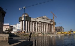 Macedonia: Ubrali pomnik Prometeusza, który raził nagością