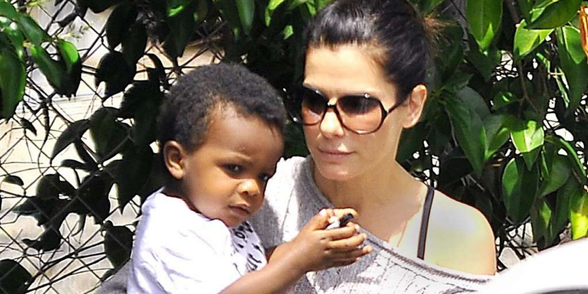 Sandra Bullock z adoptowanym synkiem. FOTO