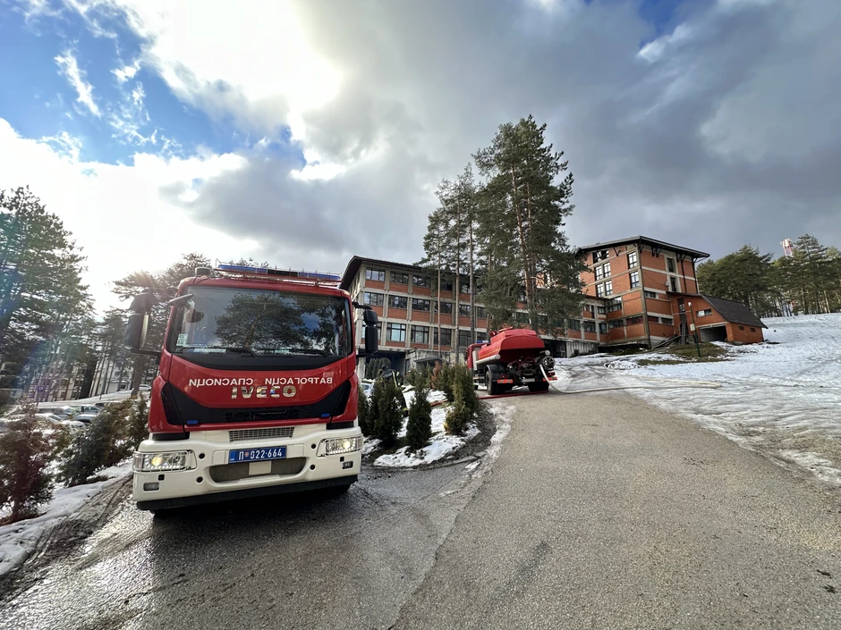 Ovo su prvi snimci žarišta na Zlatiboru, krov na Čigoti potpuno uništen